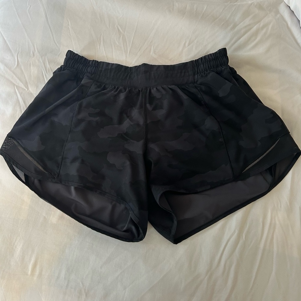 Lululemon Hotty Hot Low-Rise Lined Short 4”